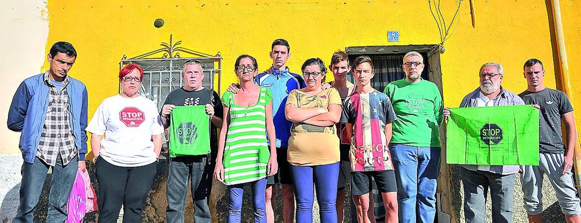 Una familia del Tomillo esquiva el desalojo en el último momento Una familia del Tomillo esquiva el desalojo en el último momento