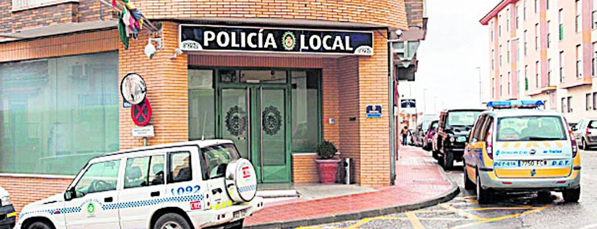 Un agente de Policía herido leve tras sufrir un atropello Un agente de Policía herido leve tras sufrir un atropello