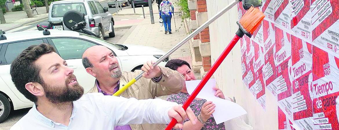 Pegan carteles con la idea de multiplicar el apoyo en Jaén Pegan carteles con la idea de multiplicar el apoyo en Jaén