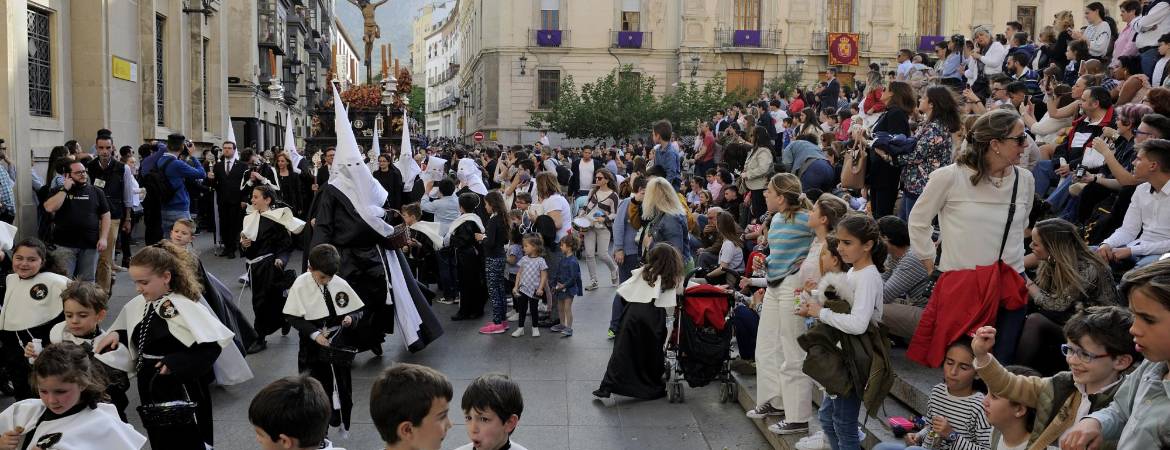 Estudiantes, una tarde entre tunas y misericordias Estudiantes, una tarde entre tunas y misericordias