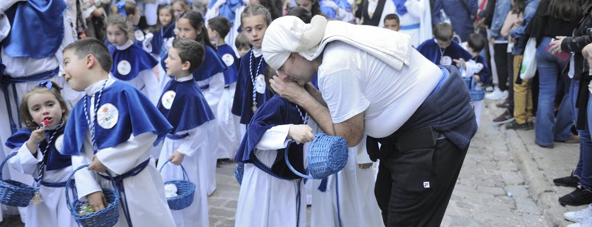 Estudiantes, una tarde entre tunas y misericordias Estudiantes, una tarde entre tunas y misericordias