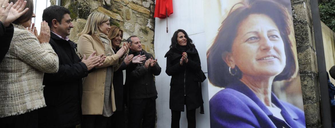 Homenaje a la primera directora del Instituto Andaluz de la Mujer en Baeza Homenaje a la primera directora del Instituto Andaluz de la Mujer en Baeza