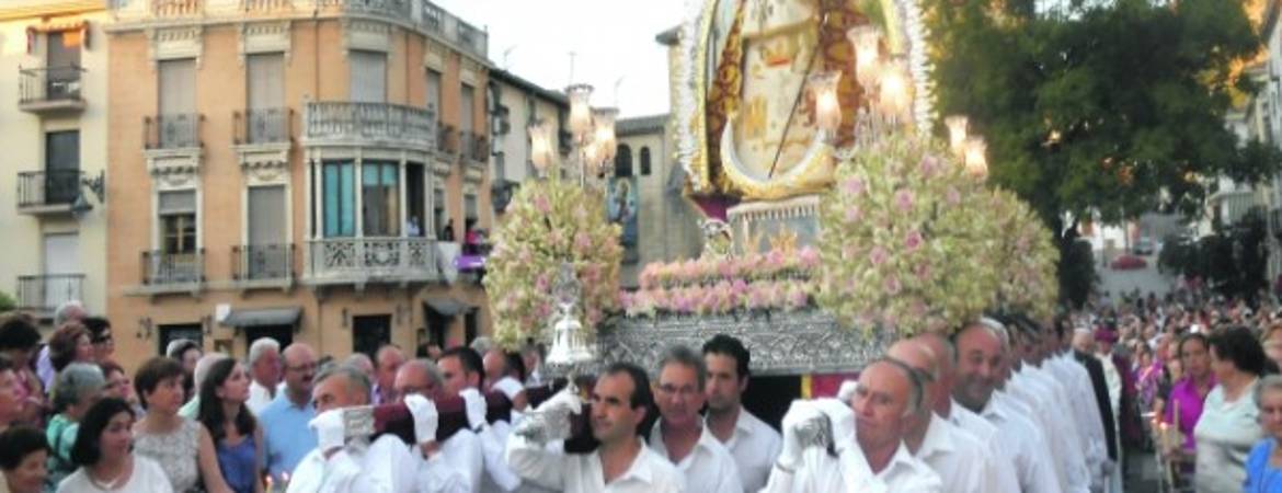 El pueblo saluda a la Virgen de las Mercedes ya coronada El pueblo saluda a la Virgen de las Mercedes ya coronada
