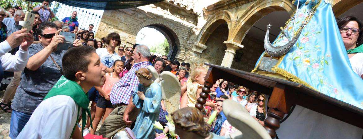 Emotiva despedida a la patrona Emotiva despedida a la patrona