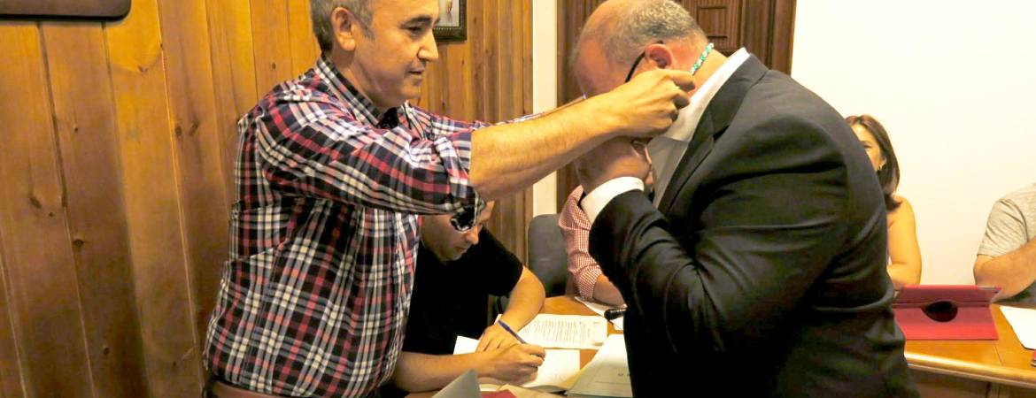 Juan Carlos Olmo Hoyo toma posesión como edil en Mengíbar Juan Carlos Olmo Hoyo toma posesión como edil en Mengíbar