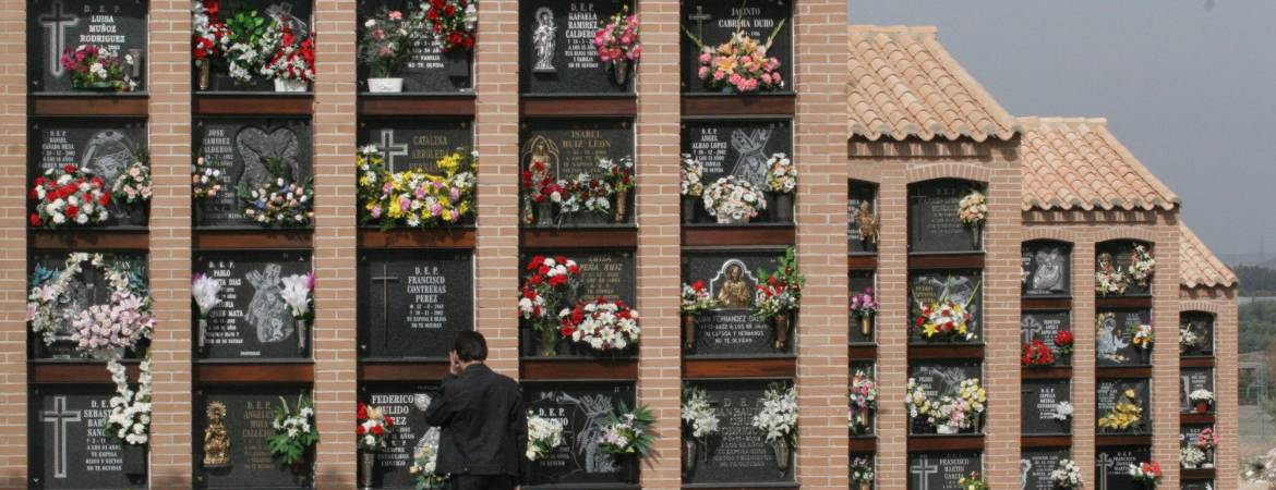 El Ayuntamiento busca una solución para los cementerios El Ayuntamiento busca una solución para los cementerios
