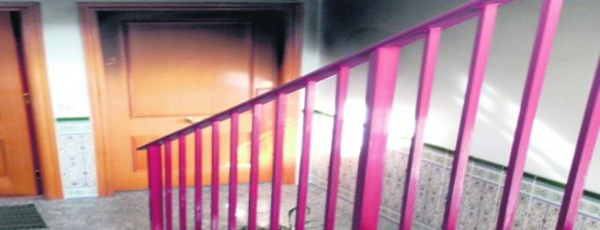 Desalojo de tres pisos por un fuego en Villacarrillo Desalojo de tres pisos por un fuego en Villacarrillo