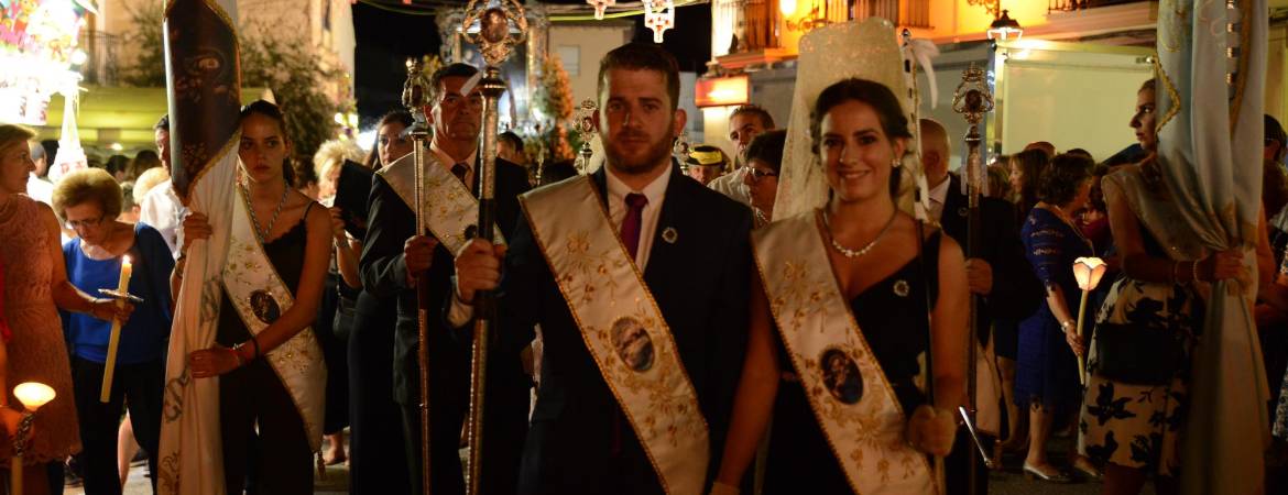 La Virgen resplandece en la calle La Virgen resplandece en la calle