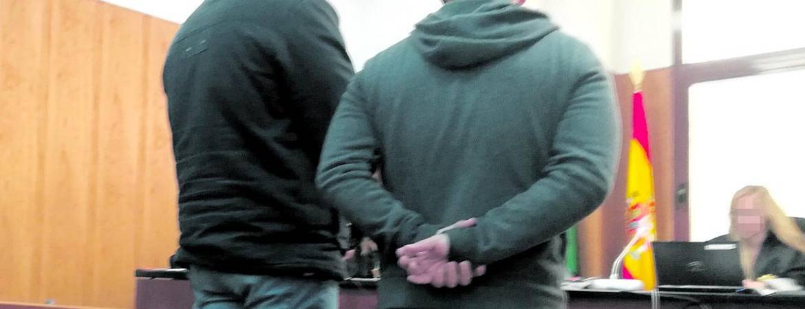 Dos condenados por tirotear una casa evitan la prisión Dos condenados por tirotear una casa evitan la prisión