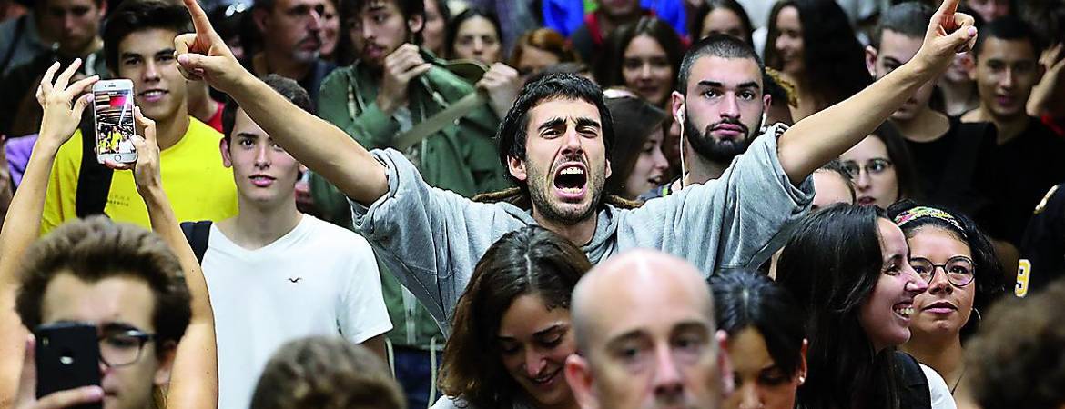 La Audiencia de Barcelona cree que hubo excesos policiales en el 1-O La Audiencia de Barcelona cree que hubo excesos policiales en el 1-O