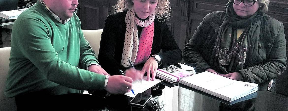 Firmado el nuevo contrato del servicio de ayuda a domicilio Firmado el nuevo contrato del servicio de ayuda a domicilio
