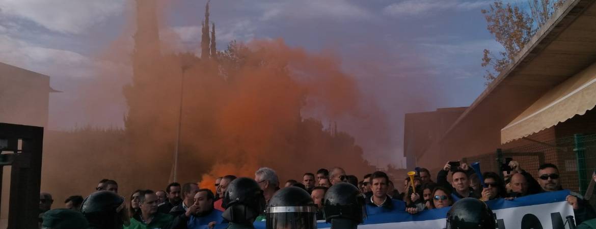 La protesta en la prisión reúne a 200 funcionarios La protesta en la prisión reúne a 200 funcionarios