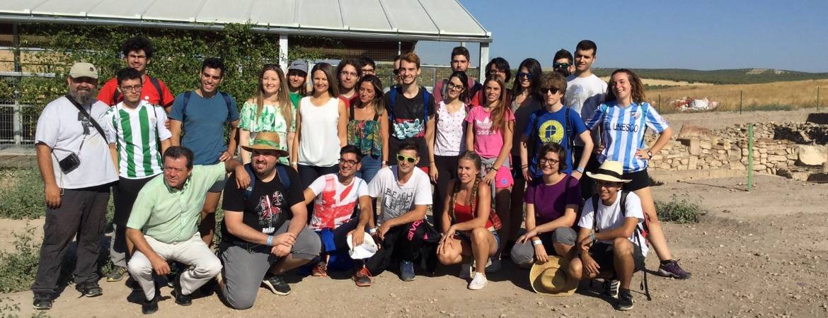Los jóvenes se involucran en las labores de conservación Los jóvenes se involucran en las labores de conservación