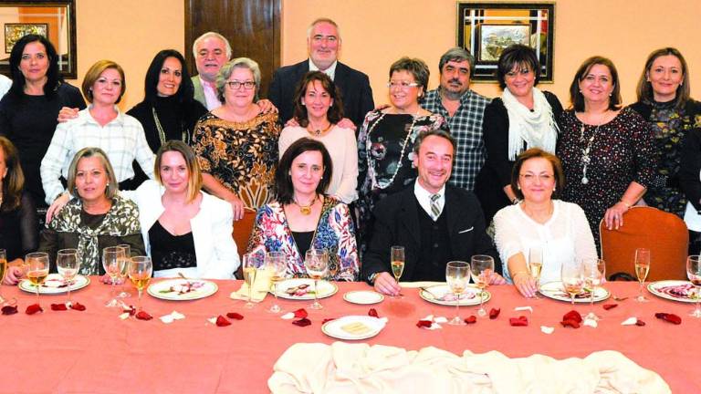 Enfermeros se anticipan a las fiestas con su clásica comida Enfermeros se anticipan a las fiestas con su clásica comida
