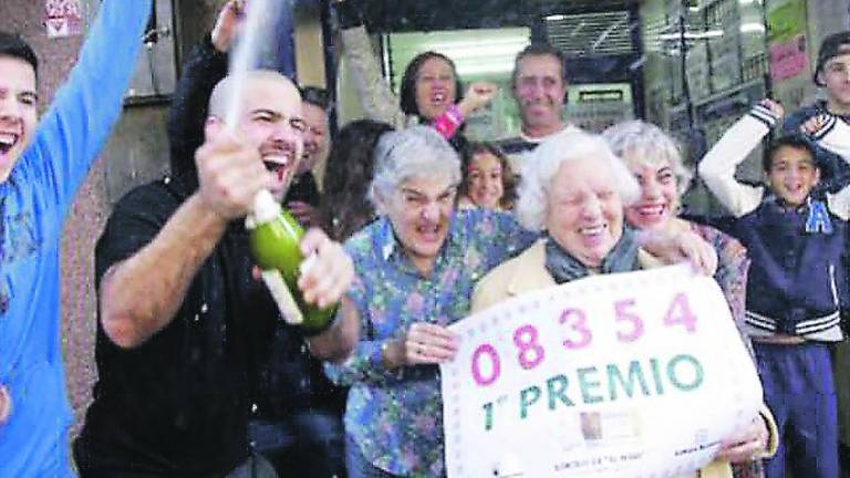 La suerte llena Torrent de millones y de alegría La suerte llena Torrent de millones y de alegría