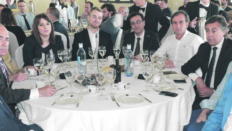 Los asistentes al acto Los asistentes al acto