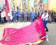 La banderas rompen el viento en la cuenta atrás romera La banderas rompen el viento en la cuenta atrás romera