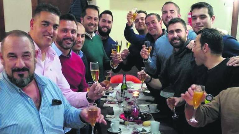 Un alto en el cicloturismo para disfrutar de la mesa Un alto en el cicloturismo para disfrutar de la mesa