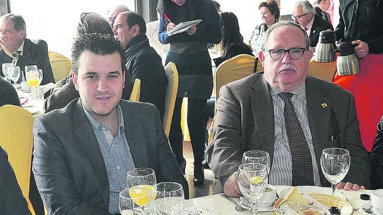 Los asistentes al acto Los asistentes al acto