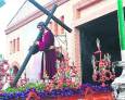 Los hermanos de la Vera-Cruz completan su Lunes Santo Los hermanos de la Vera-Cruz completan su Lunes Santo