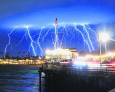 Rayos espectaculares en el cielo de California Rayos espectaculares en el cielo de California