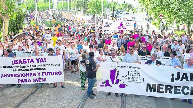 Parados y universitarios al frente