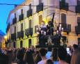 Los fieles locales alientan a Cristo Los fieles locales alientan a Cristo