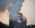 Un grave incendio consume la catedral de Notre Dame de París Un grave incendio consume la catedral de Notre Dame de París