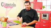 Cocinero. El chef Enrique Sánchez, en el plató de “Cómetelo”.