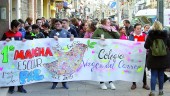 MANIFESTACIÓN. El alumnado del Colegio Virgen del Carmen celebra una marcha a favor de la no violencia.