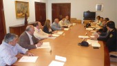 SEGURIDAD. Participantes en la reunión celebrada en la Subdelegación del Gobierno para perfilar el operativo de vigilancia.