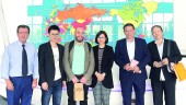 POSIBLE SINERGIA. El alcalde, Juan Fernández, junto con representantes del tejido empresarial chino y local.