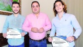 RESPALDO. De izquierda a derecha, Ismael Ben Lahmar González, Víctor Torres, y Samuel Carrasco Barranco.