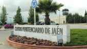 ALTERCADO. Rotonda del acceso principal al Centro Penitenciario de Jaén.