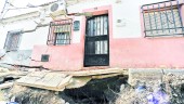 RUINOSAS. Las dos viviendas más afectadas por el corrimiento de tierra causado por una fuga de agua, en la Plaza de Vista Alegre de La Guardia. 