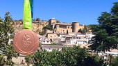Panorámica de Canena con la medalla de bronce lograda por Felipe Reyes