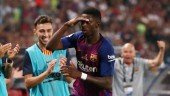 EFUSIVIDAD. El jugador del Barcelona, Dembélé, celebra el gol ante el Sevilla que le dio la victoria a los azulgrana.