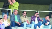 Grada. Juan Pedro Peláez, Francisco García Montero y Francisco Huertas, siguen el partido Real Jaén-Melilla. 