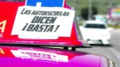 EN JULIO. Un coche muestra un cartel reivindicativo en una marcha de protesta.