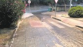 ROTURA. Calle anegada de agua como consecuencia de la avería que sufren las tuberías