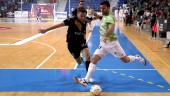 JUGADA. David Pazos realiza una acción de ataque con el Palma Futsal.