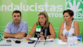 PROTESTA. Manuel Consuegra, Custodia Martos y María Melero.