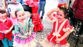 DIVERSIÓN. Algunas niñas fueron a la Feria Chica vestidas con trajes de gitana.
