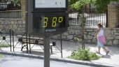 MEJOR A LA SOMBRA. Los termómetros de la capital marcan una temperatura de 38 grados en una fotografía de archivo.