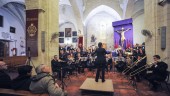CITA. Músicos del “Andrés de Vandelvira” tocan junto al Grupo Polifónico de La Económica en la iglesia de Santa María de la Magdalena.