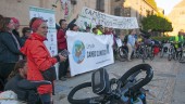 MOVIMIENTO. Algunos de los participantes de la “Marcha en bicicleta de Valencia a Marrakech”.