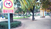 JARDINES. Panorámica del parque situado en la Plaza Colón, espacio donde los perros tienen vetada la entrada.