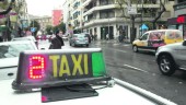 SERVICIO PÚBLICO. Rótulo luminoso de un taxi parado en el Paseo de la Estación en una imagen de archivo. 