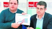 PROPUESTA. Víctor Torres y David Delgado muestran el aumento de déficit de la Seguridad Social.