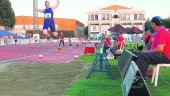 longitud. El campeón olímpico Greg Rutherford realiza uno de sus saltos.